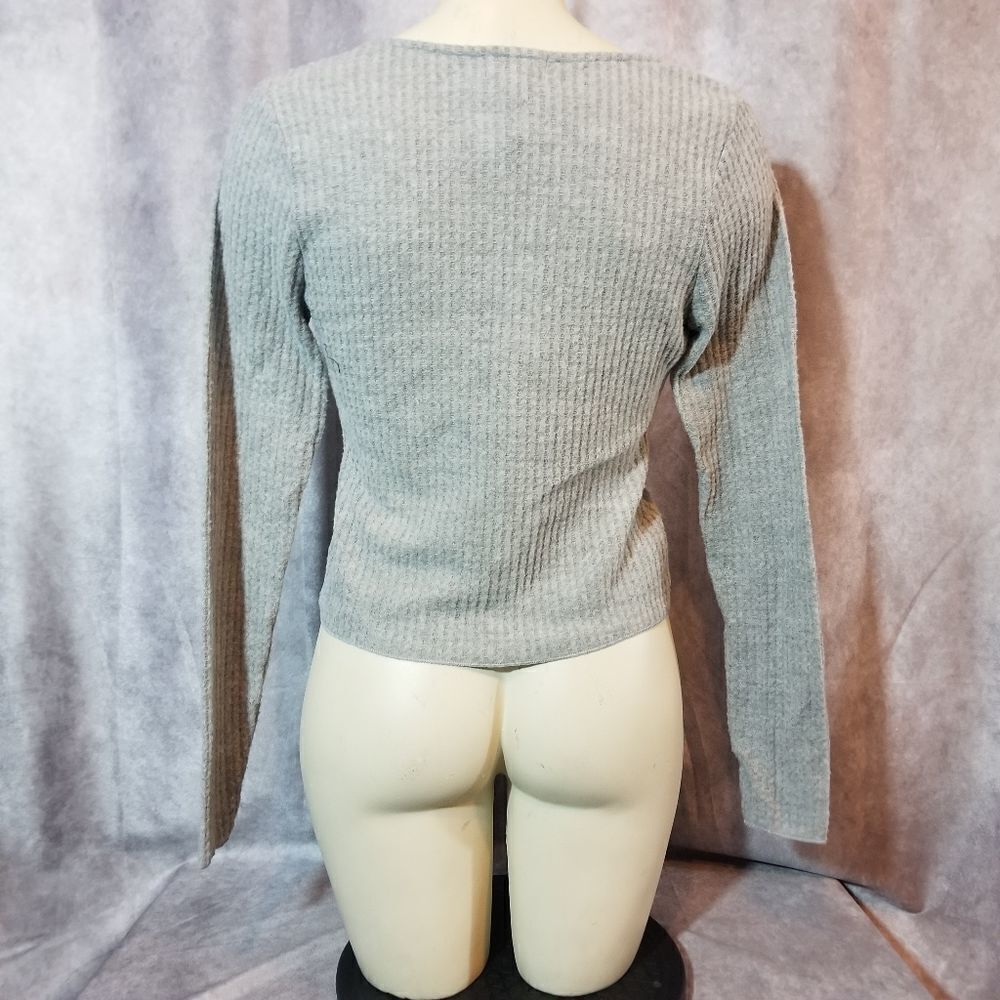 Socialite Grey Button Down Top Size Small - Picture 3 of 5